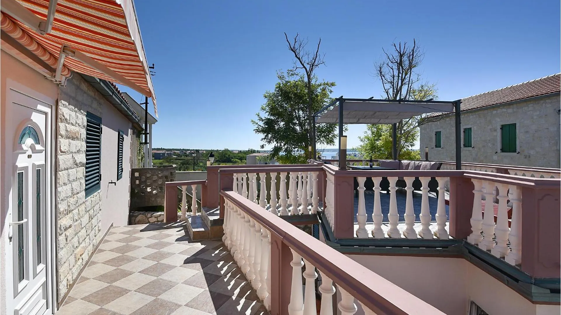 2 Bedroom Beautiful Apartment In Privlaka